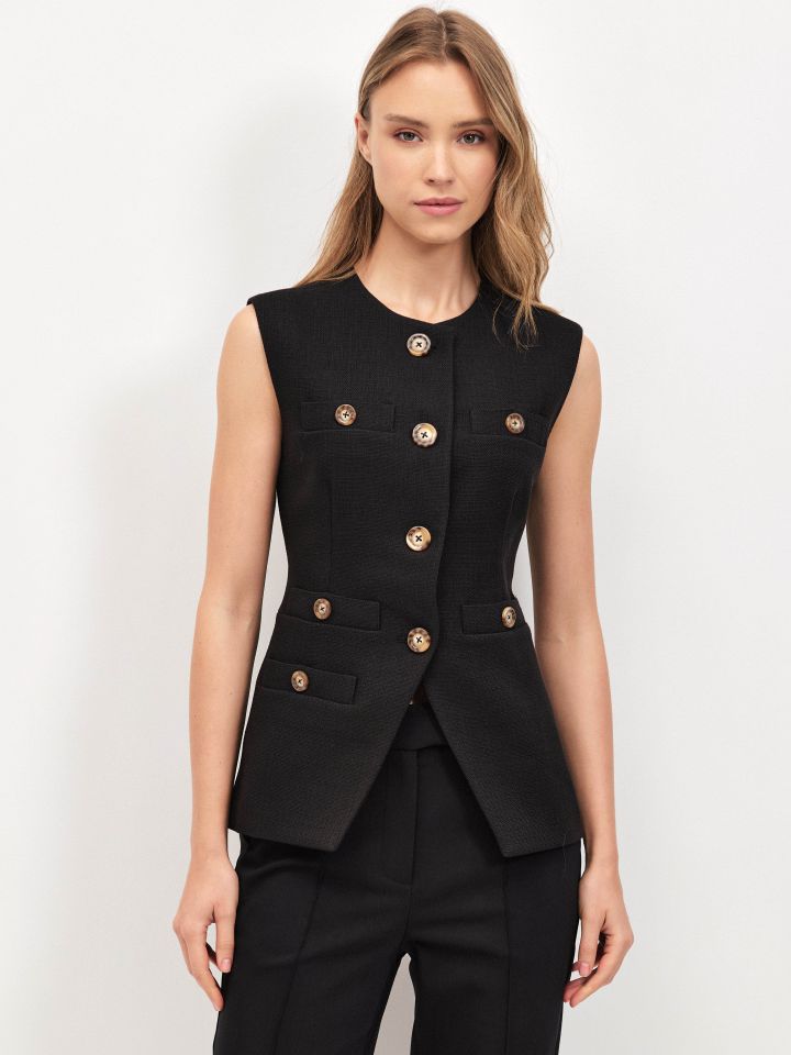 וסט כפתורים SHIRA בצבע שחור