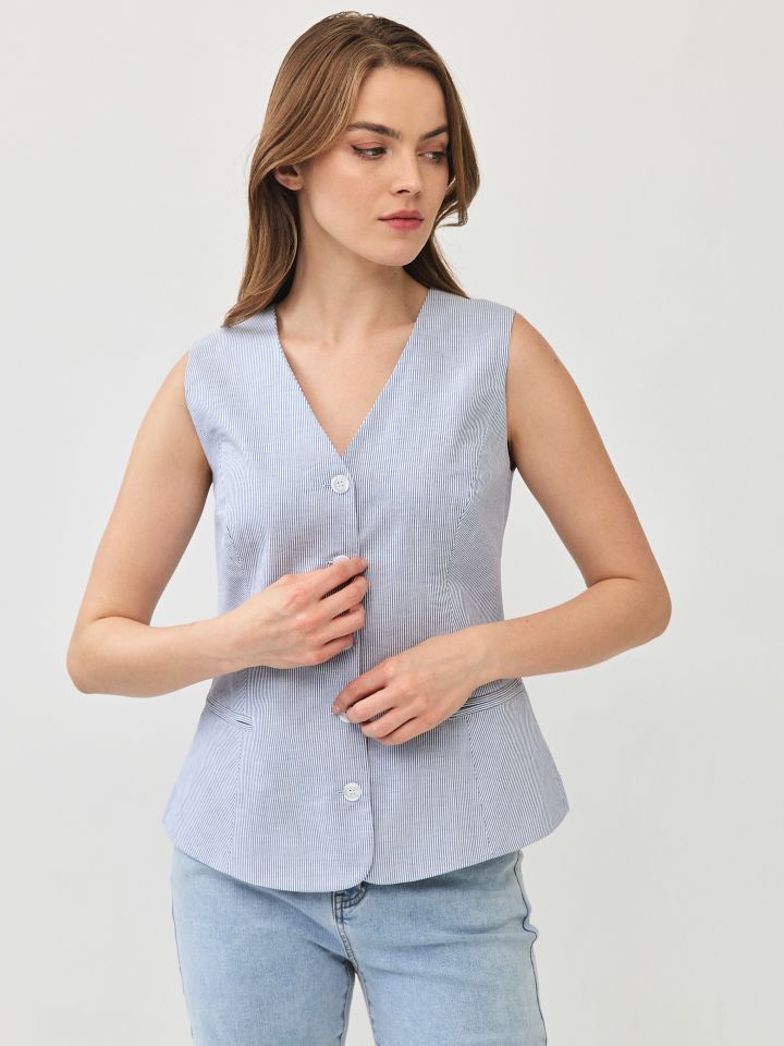 וסט פסים בצבע תכלת