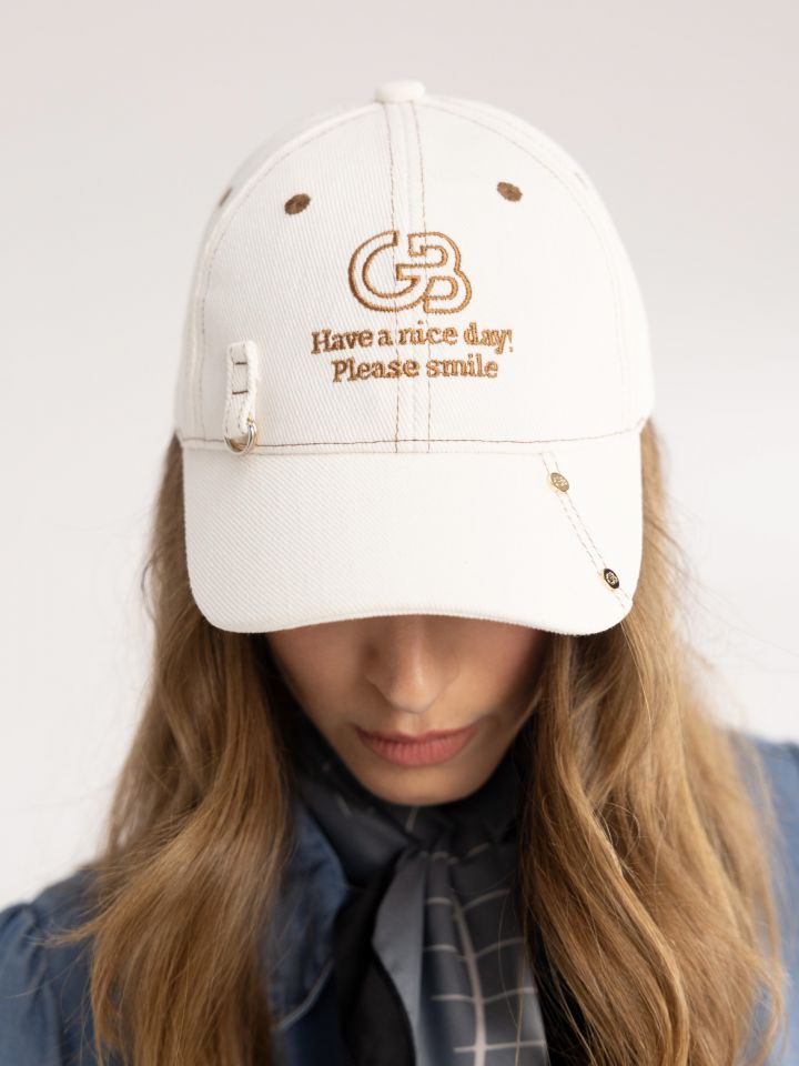 כובע ג’ינס בצבע אופוויט