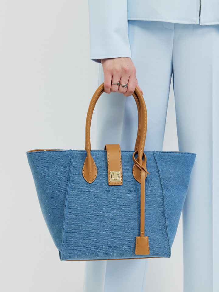 תיק ג’ינס בצבע ג’ינס