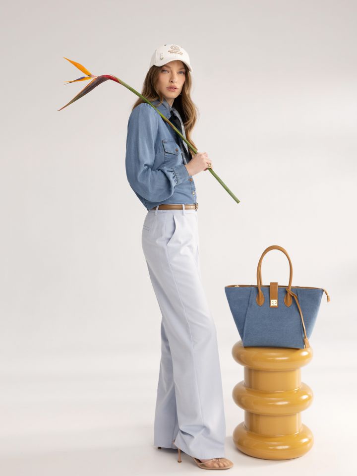 תיק ג’ינס בצבע ג’ינס