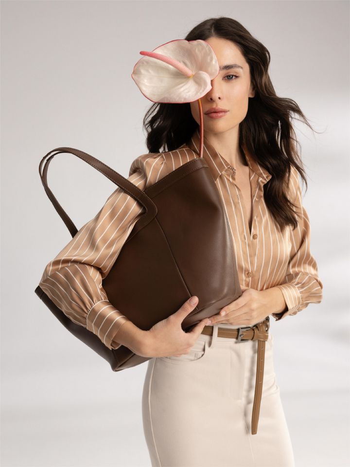 תיק יד LONDON בצבע חום