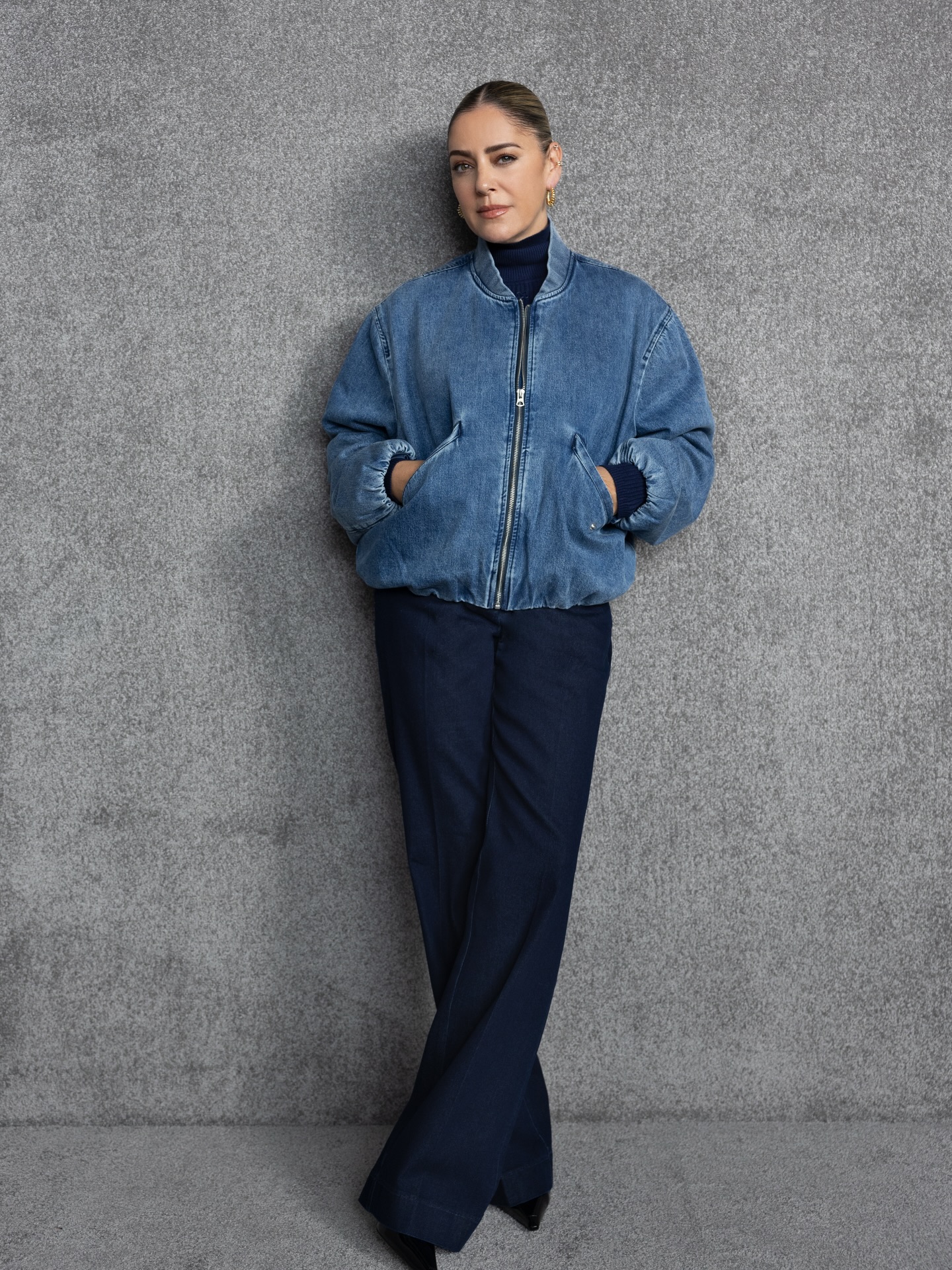 ⁨Your perfect denim match 💙✨
הג’קט המושלם שילך איתך בכל יום שתבחרי, 
מגוון פריטים עד 50% הנחה, 
מחכות לך בחנויות ובמשלוח חינם בכל רכישה באתר.⁩