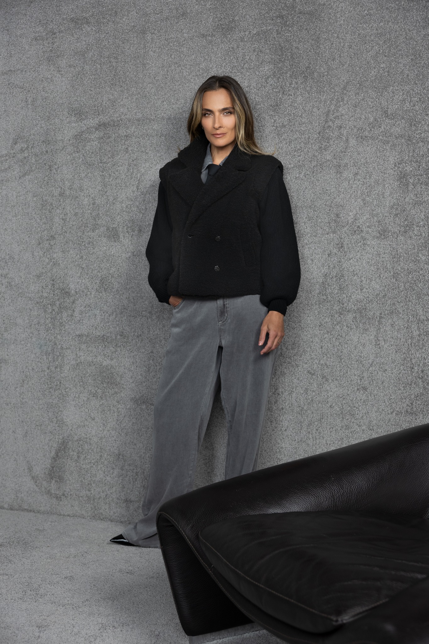 ⁨When your outfit speaks before you do 🖤
קולקציית חורף ב50% הנחה, 
מחכות לך בחנויות ובמשלוח חינם בכל רכישה באתר.