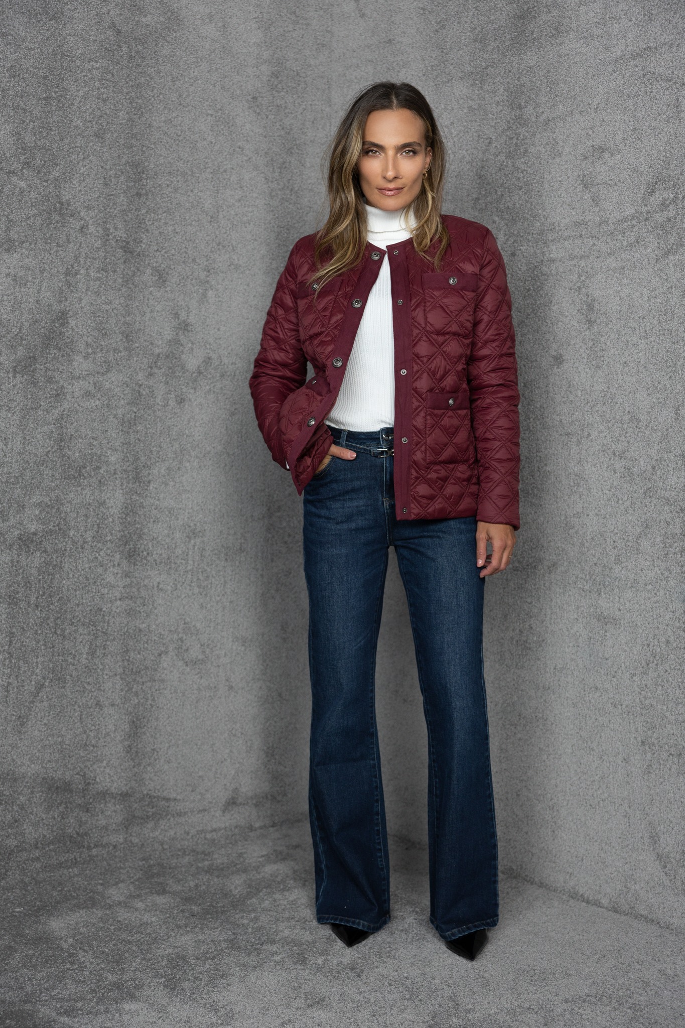 ⁨	Soft, warm & always on point. That’s how we do winter. 🥰🩶
זה הזמן שלך לרכוש את הלוקים שכולם יזכרו.
מגוון פריטים עד 50% הנחה
מחכות לך בחנויות ובמשלוח חינם בכל רכישה באתר.