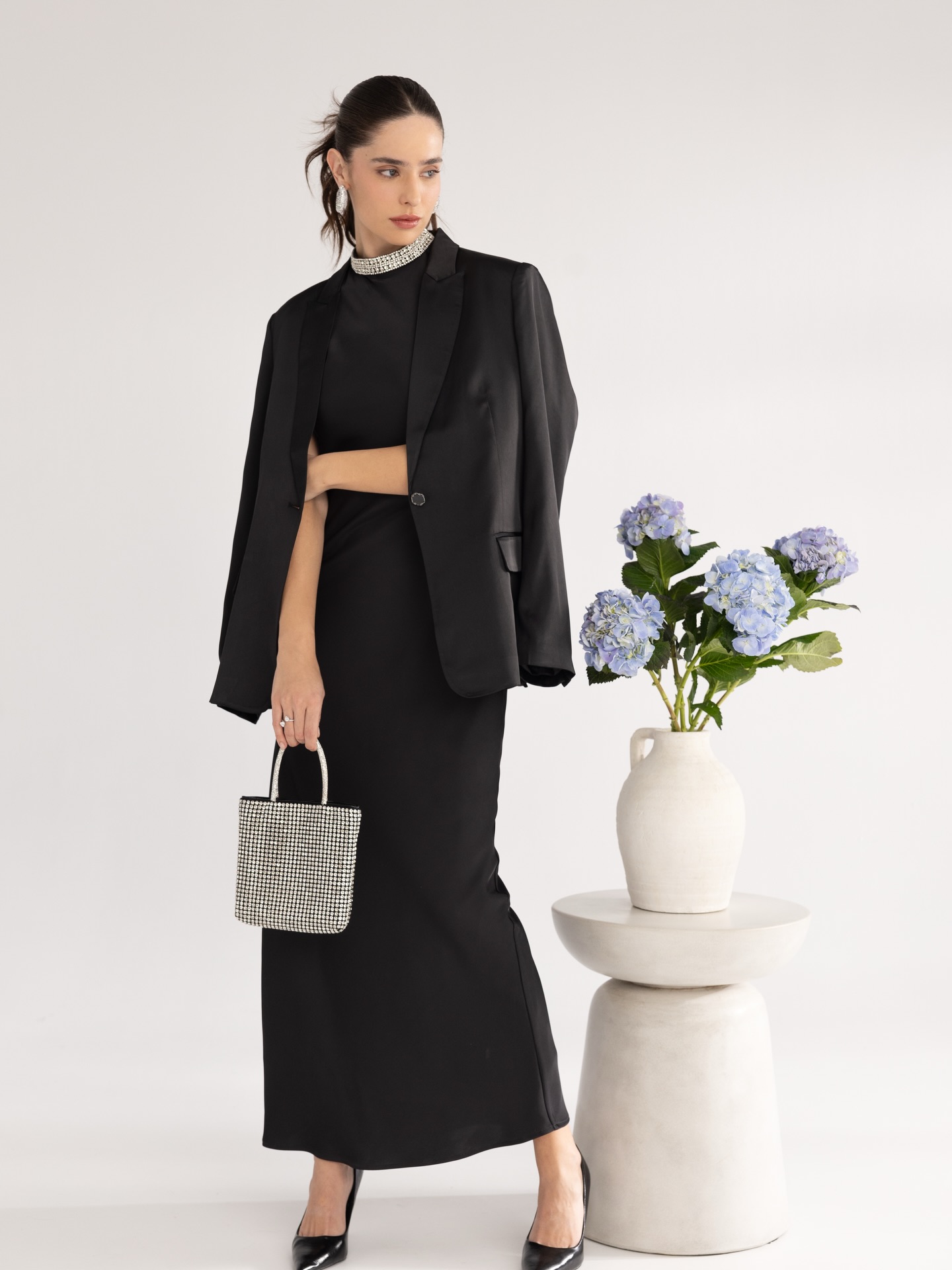 ⁨Timeless elegance ✨🖤
הלוק הבא הוא אחד עם נוכחות שאי אפשר לפספס 
קולקציה חדשה הגיעה, 
מחכות לך בסניפים ובמשלוח חינם בכל רכישה באתר⁩