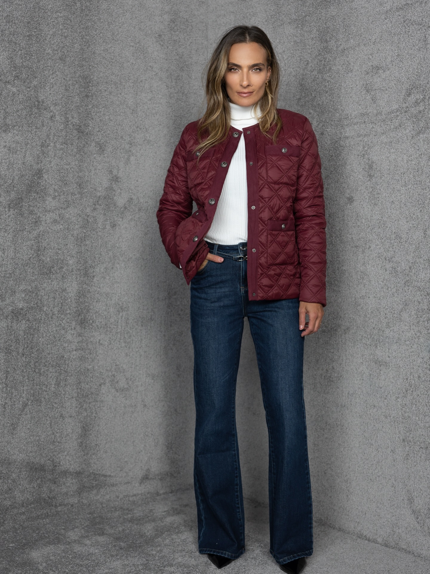 ⁨	שבוע חדש נפתח עם לוק קלאסי ומדויק 🥰🤍
קולקציית חורף ב50% הנחה 
מחכות לך בסניפים ובמשלוח חינם בכל רכישה באתר⁩