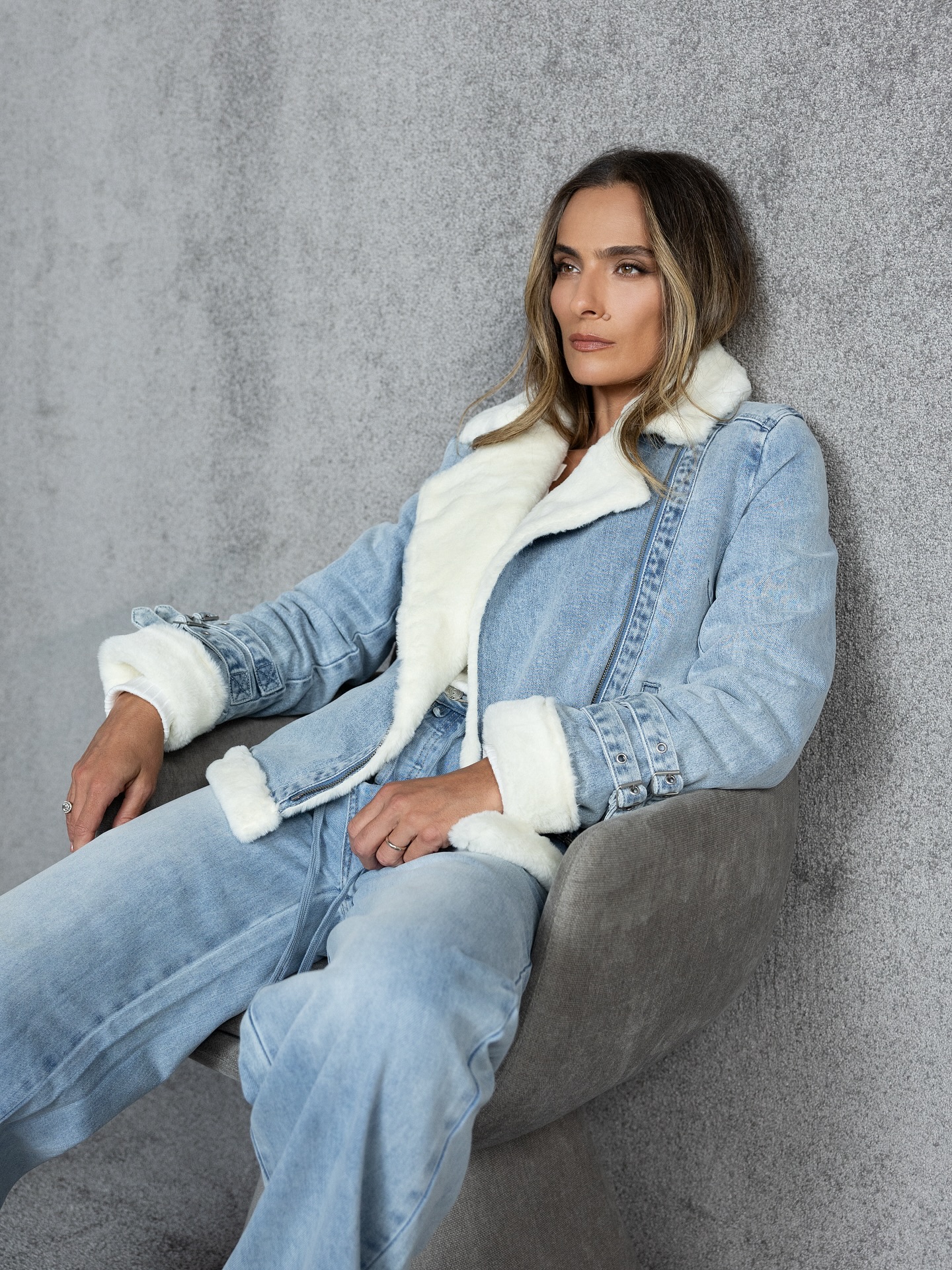 Denim days are the best days 🦋💙✨
הלוק הכי לוהט שלנו נחת וזה הזמן שלך להתחדש 
מחכות לך בסניפים ובמשלוח חינם בכל רכישה באתר.