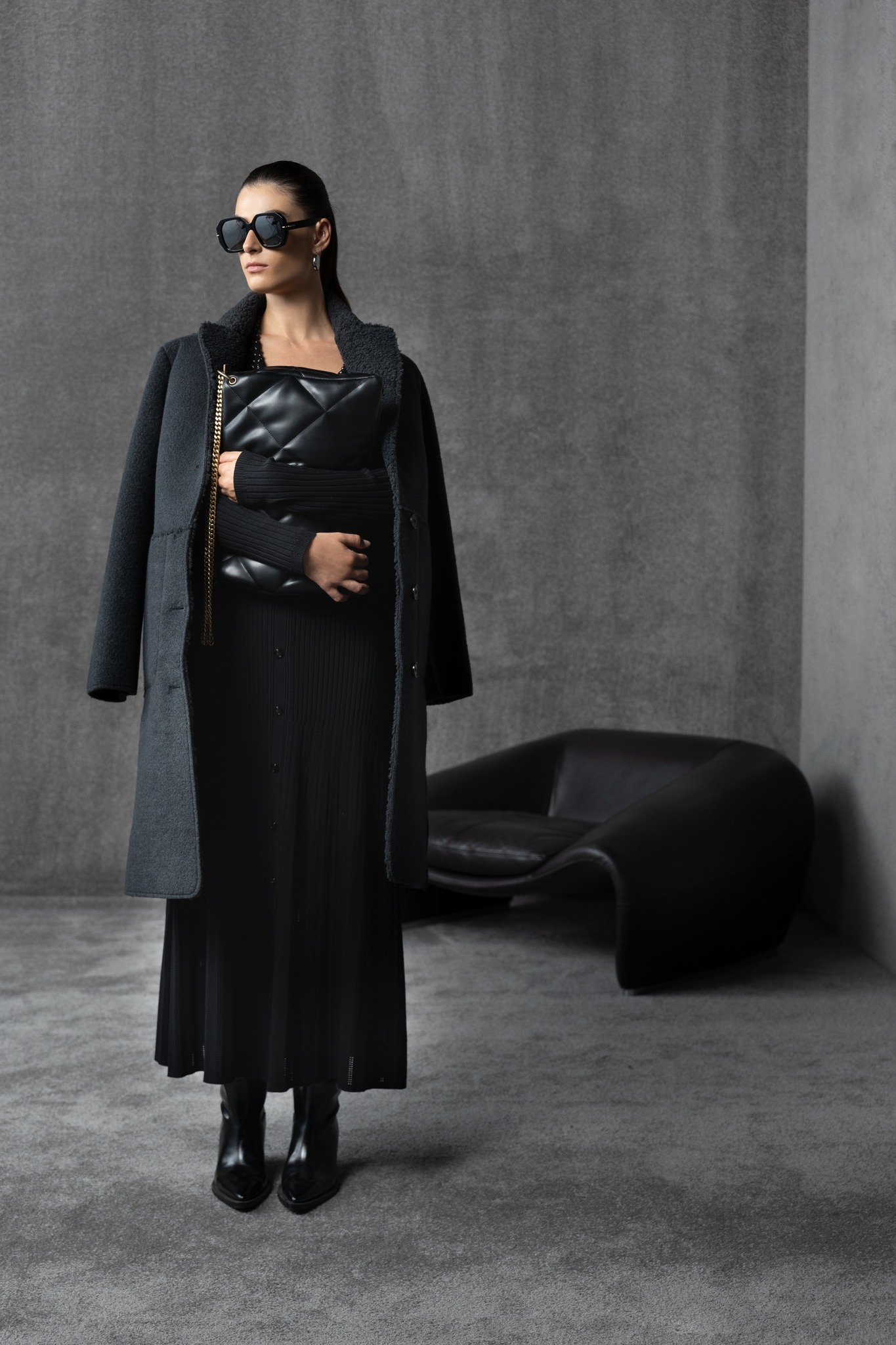 OUR MOOD FOR TODAY 🖤
צבע שחור הוא לגמרי הצבע שלנו העונה 
קולקציית חורף ב50% הנחה 
מחכים לך בסניפים ובמשלוח חינם בכל רכישה באתר.